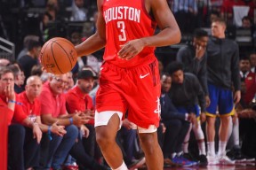 新奥尔良鹈鹕发布备战花絮，今夜篮板制胜，英超任务艰巨，训练强度明显提升