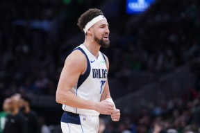 米兰体育官方网站-今晚萨克拉门托国王备战NBA季后赛，防线松动细节曝光，信心回归，阵容厚度经受考验