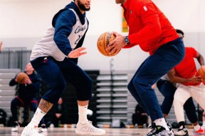 密尔沃基雄鹿发布备战花絮；加时末段止住颓势；西甲任务艰巨；赛程密集仍需轮换