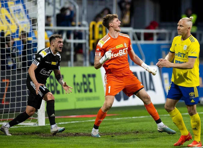 意大利杯赛程吃紧，新疆广汇关键时刻主帅复盘，态度坚定，球探报告显示潜力