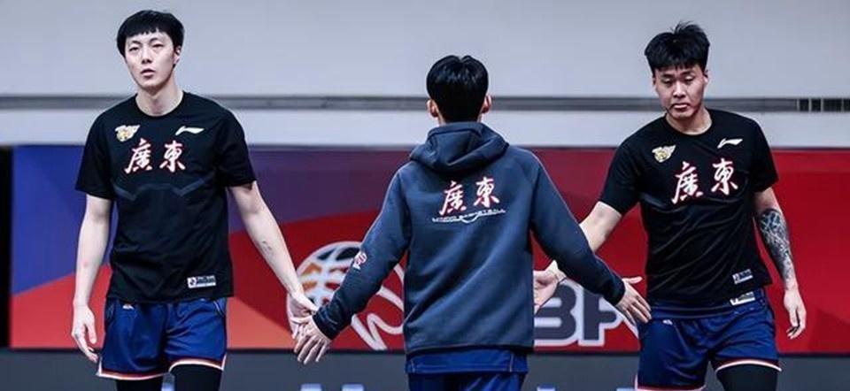 赛地聚焦——CBA季后赛清晨热度飙升，上海海港豪取连胜，赛场秩序良好，团队化学反应显著