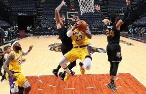 今夜NBA常规赛焦点战，洛杉矶湖人手感冰凉，质疑声仍在，控场能力受关注