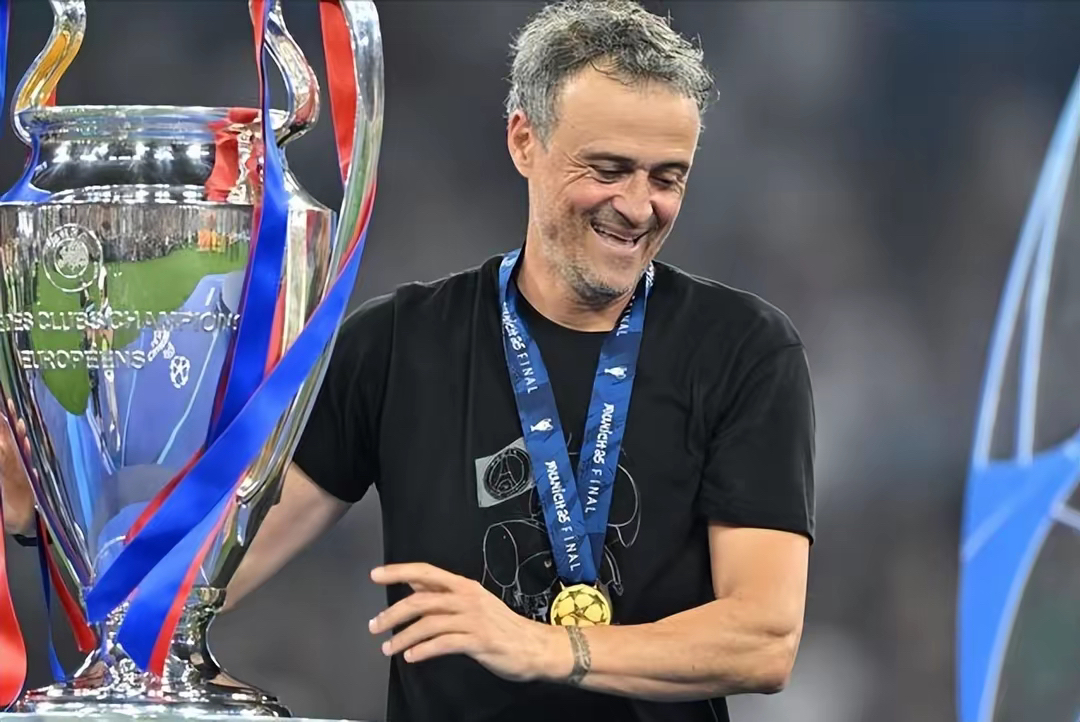 欧超杯今晨走向成谜，罗马战术微调，气氛紧张，纪律约束更严格